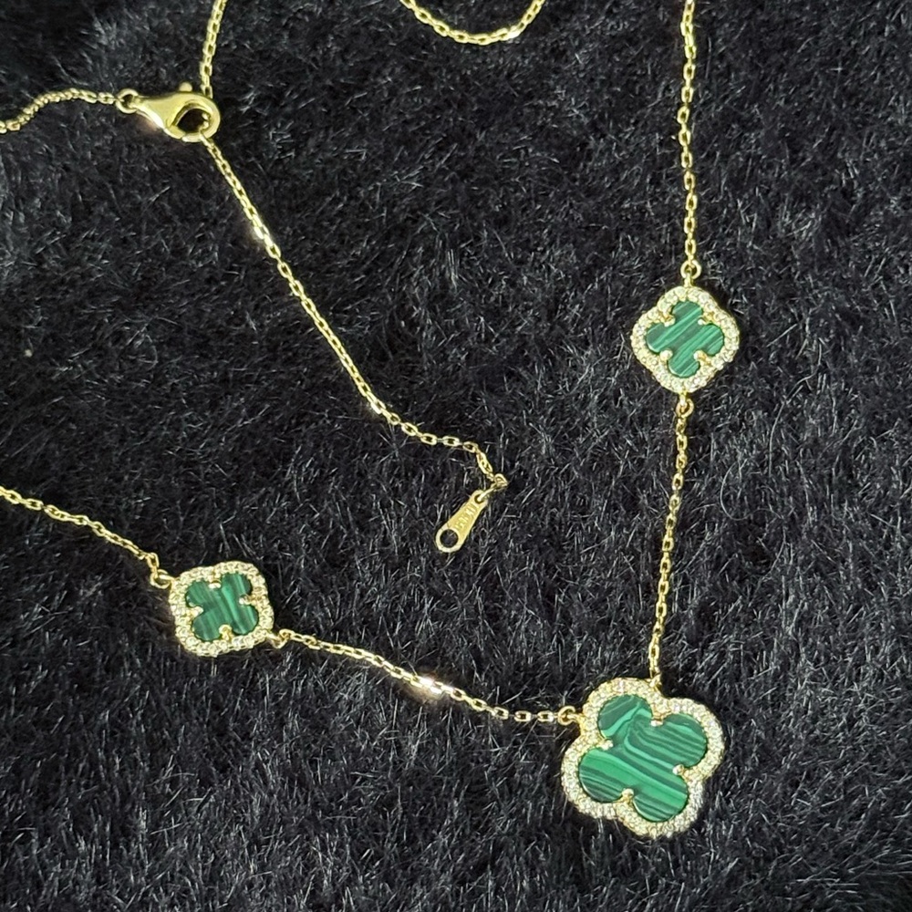 💎 New Elegant 14K Gold Plated and Crystals Green Mother Of Pearl Clover Necklace
